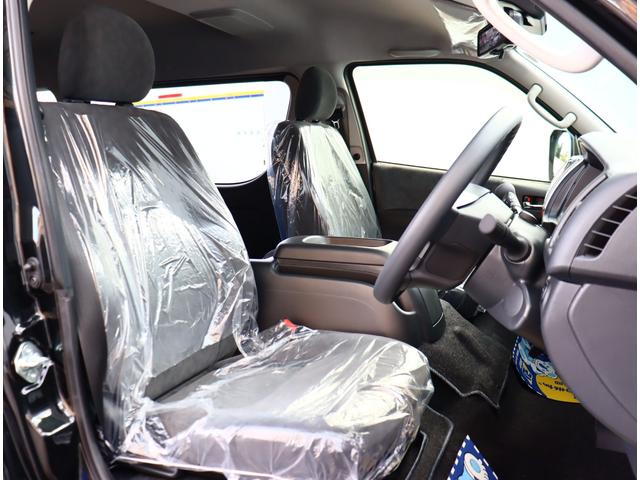 ハイエースワゴン ＧＬ　登録済未使用車　デジタルインナーミラー　パノラミックビューモニター　Ｔコネクトナビ　ＥＴＣ２．０　ＬＥＤ　プリクラッシュセーフティ　イージークローザー付き電動スライド　フロアマット　ドアバイザー（9枚目）
