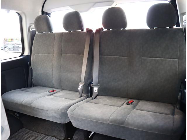 ハイエースワゴン ＧＬ　登録済未使用車　デジタルインナーミラー　パノラミックビューモニター　Ｔコネクトナビ　ＥＴＣ２．０　ＬＥＤ　プリクラッシュセーフティ　イージークローザー付き電動スライド　フロアマット　ドアバイザー（12枚目）