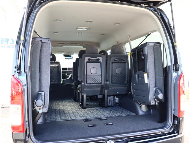 ハイエースワゴン ＧＬ　登録済未使用車　デジタルインナーミラー　パノラミックビューモニター　Ｔコネクトナビ　ＥＴＣ２．０　ＬＥＤ　プリクラッシュセーフティ　イージークローザー付き電動スライド　フロアマット　ドアバイザー（14枚目）