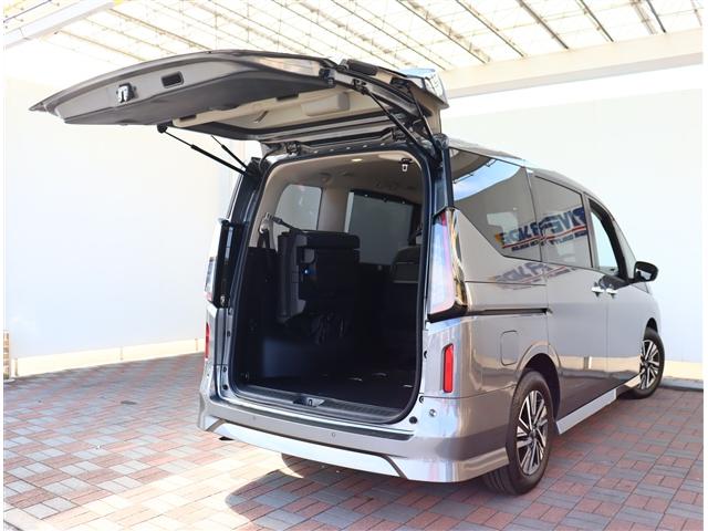 セレナ e-パワー ハイウェイスターV 防水シート フリップダウンモニター 12.3型ナビ アラウンドビュー プロパイロット BSM インテリジェントルームミラー ワイヤレス充電 リアオートエアコン 両電動スライド ETC2.0 1オーナー(11枚目)