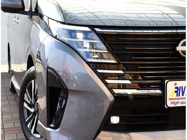 セレナ e-パワー ハイウェイスターV 防水シート フリップダウンモニター 12.3型ナビ アラウンドビュー プロパイロット BSM インテリジェントルームミラー ワイヤレス充電 リアオートエアコン 両電動スライド ETC2.0 1オーナー(12枚目)