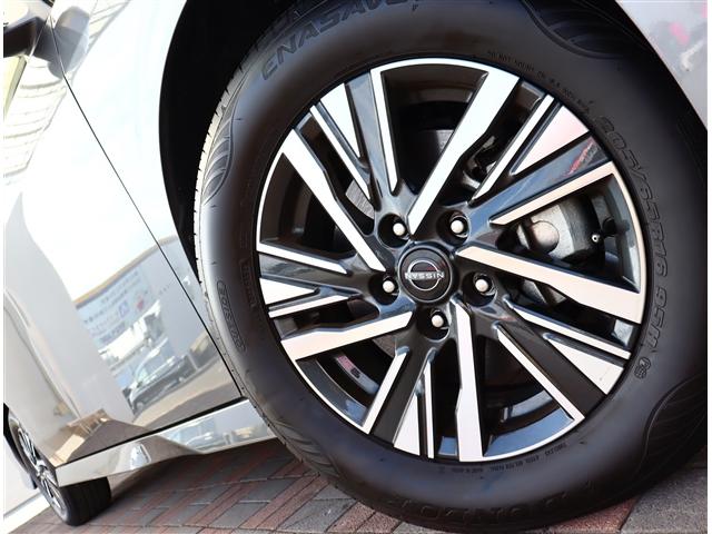 セレナ e-パワー ハイウェイスターV 防水シート フリップダウンモニター 12.3型ナビ アラウンドビュー プロパイロット BSM インテリジェントルームミラー ワイヤレス充電 リアオートエアコン 両電動スライド ETC2.0 1オーナー(15枚目)