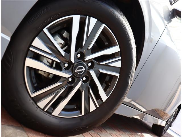 セレナ e-パワー ハイウェイスターV 防水シート フリップダウンモニター 12.3型ナビ アラウンドビュー プロパイロット BSM インテリジェントルームミラー ワイヤレス充電 リアオートエアコン 両電動スライド ETC2.0 1オーナー(16枚目)