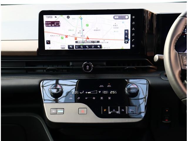 セレナ e-パワー ハイウェイスターV 防水シート フリップダウンモニター 12.3型ナビ アラウンドビュー プロパイロット BSM インテリジェントルームミラー ワイヤレス充電 リアオートエアコン 両電動スライド ETC2.0 1オーナー(19枚目)