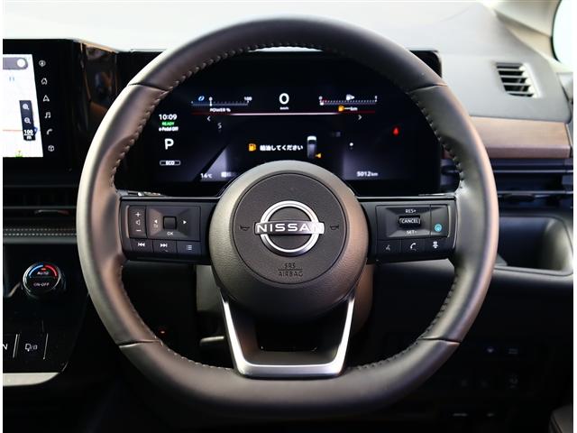 セレナ e-パワー ハイウェイスターV 防水シート フリップダウンモニター 12.3型ナビ アラウンドビュー プロパイロット BSM インテリジェントルームミラー ワイヤレス充電 リアオートエアコン 両電動スライド ETC2.0 1オーナー(20枚目)