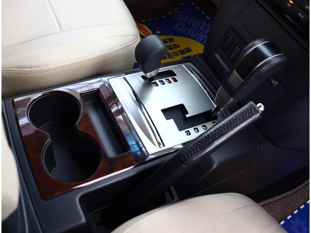 パジェロ ロング　エクシード　３列７人乗り　ナビフルセグバックカメラ　ＥＴＣ　キーレス　スーパーセレクト４ＷＤ　クルーズコントロール　Ｗエアコン　シートヒーター　ＨＩＤライト　１７アルミ　サイドステップ（18枚目）