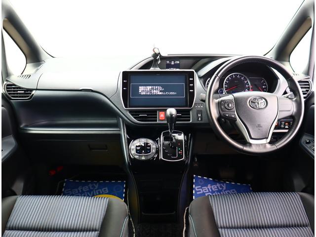 ヴォクシー ＺＳ　煌ＩＩ　純正１０型ナビ　１２型後席フリップダウンモニター　トヨタセーフティセンス　フルセグＴＶ　バックカメラ　ブルートゥース　両側パワースライド　ＬＥＤライト　スマートキー　オートエアコン　ＥＴＣ　ＨＤＭＩ（4枚目）