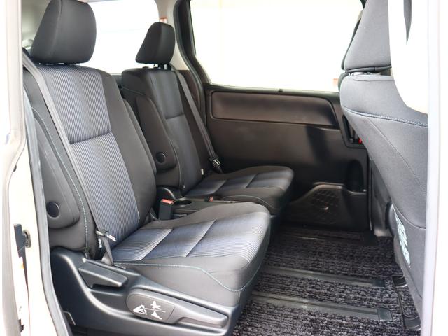 ヴォクシー ＺＳ　煌ＩＩ　純正１０型ナビ　１２型後席フリップダウンモニター　トヨタセーフティセンス　フルセグＴＶ　バックカメラ　ブルートゥース　両側パワースライド　ＬＥＤライト　スマートキー　オートエアコン　ＥＴＣ　ＨＤＭＩ（6枚目）