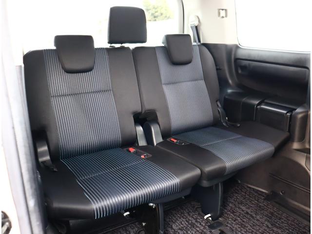 ヴォクシー ＺＳ　煌ＩＩ　純正１０型ナビ　１２型後席フリップダウンモニター　トヨタセーフティセンス　フルセグＴＶ　バックカメラ　ブルートゥース　両側パワースライド　ＬＥＤライト　スマートキー　オートエアコン　ＥＴＣ　ＨＤＭＩ（8枚目）