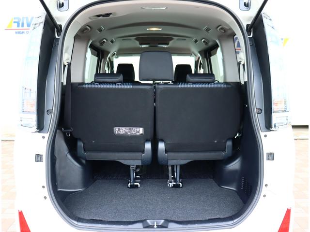 ヴォクシー ＺＳ　煌ＩＩ　純正１０型ナビ　１２型後席フリップダウンモニター　トヨタセーフティセンス　フルセグＴＶ　バックカメラ　ブルートゥース　両側パワースライド　ＬＥＤライト　スマートキー　オートエアコン　ＥＴＣ　ＨＤＭＩ（9枚目）
