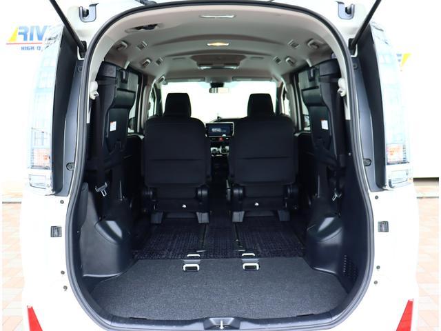 ヴォクシー ＺＳ　煌ＩＩ　純正１０型ナビ　１２型後席フリップダウンモニター　トヨタセーフティセンス　フルセグＴＶ　バックカメラ　ブルートゥース　両側パワースライド　ＬＥＤライト　スマートキー　オートエアコン　ＥＴＣ　ＨＤＭＩ（10枚目）
