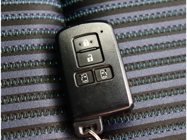 ヴォクシー ＺＳ　煌ＩＩ　純正１０型ナビ　１２型後席フリップダウンモニター　トヨタセーフティセンス　フルセグＴＶ　バックカメラ　ブルートゥース　両側パワースライド　ＬＥＤライト　スマートキー　オートエアコン　ＥＴＣ　ＨＤＭＩ（26枚目）