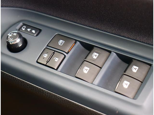 ヴォクシー ＺＳ　煌ＩＩ　純正１０型ナビ　１２型後席フリップダウンモニター　トヨタセーフティセンス　フルセグＴＶ　バックカメラ　ブルートゥース　両側パワースライド　ＬＥＤライト　スマートキー　オートエアコン　ＥＴＣ　ＨＤＭＩ（28枚目）