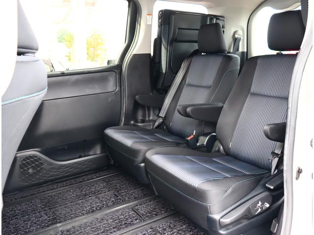 ヴォクシー ＺＳ　煌ＩＩ　純正１０型ナビ　１２型後席フリップダウンモニター　トヨタセーフティセンス　フルセグＴＶ　バックカメラ　ブルートゥース　両側パワースライド　ＬＥＤライト　スマートキー　オートエアコン　ＥＴＣ　ＨＤＭＩ（32枚目）