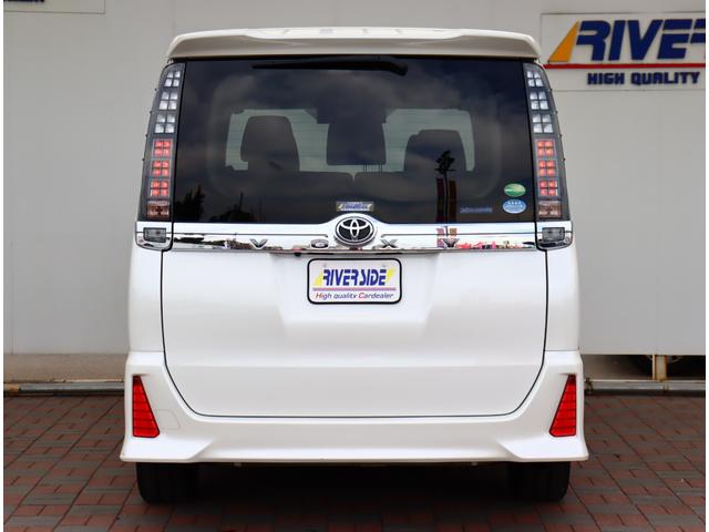 ヴォクシー ＺＳ　煌ＩＩ　純正１０型ナビ　１２型後席フリップダウンモニター　トヨタセーフティセンス　フルセグＴＶ　バックカメラ　ブルートゥース　両側パワースライド　ＬＥＤライト　スマートキー　オートエアコン　ＥＴＣ　ＨＤＭＩ（45枚目）