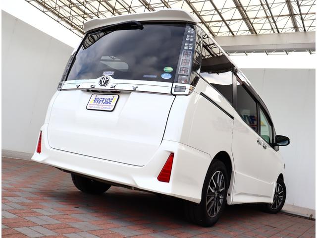 ヴォクシー ＺＳ　煌ＩＩ　純正１０型ナビ　１２型後席フリップダウンモニター　トヨタセーフティセンス　フルセグＴＶ　バックカメラ　ブルートゥース　両側パワースライド　ＬＥＤライト　スマートキー　オートエアコン　ＥＴＣ　ＨＤＭＩ（46枚目）