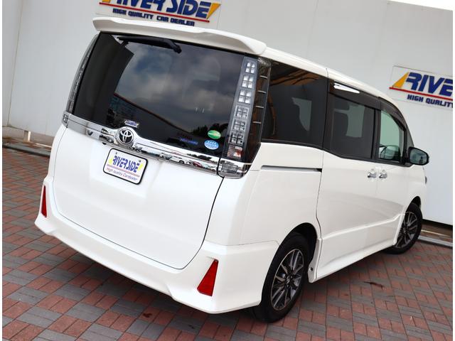 ヴォクシー ＺＳ　煌ＩＩ　純正１０型ナビ　１２型後席フリップダウンモニター　トヨタセーフティセンス　フルセグＴＶ　バックカメラ　ブルートゥース　両側パワースライド　ＬＥＤライト　スマートキー　オートエアコン　ＥＴＣ　ＨＤＭＩ（47枚目）