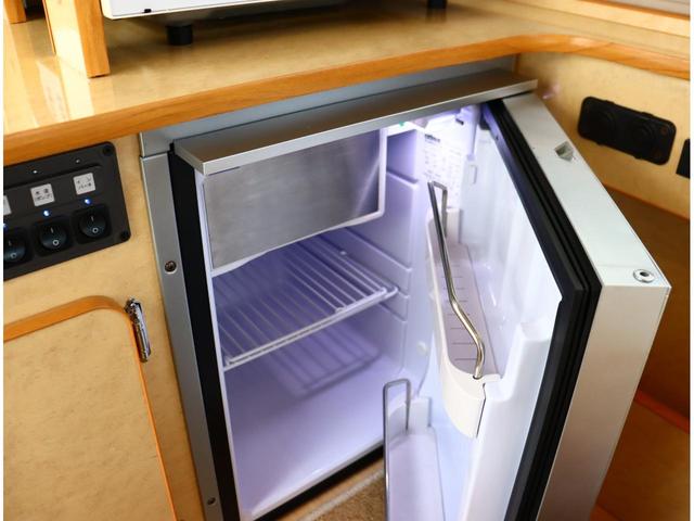 ハイエースバン ロングDX GLパッケージ キャンピング FOCS Dsコンパクト フジカーズ製 ナビTVバックカメラ ETC2.0 前後ドラレコ フリップダウンモニター 冷蔵庫 ベットキット 電子レンジ シンク 給排水タンク FFヒーター(37枚目)