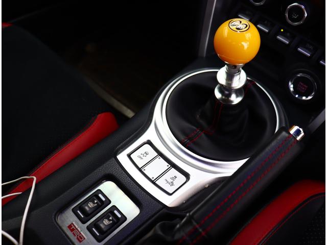 ８６ ＧＴリミテッド　モデリスタフルエアロ　後期型　６速マニュアル車　リアスポ　シートヒーター　コンビレザーシート（9枚目）