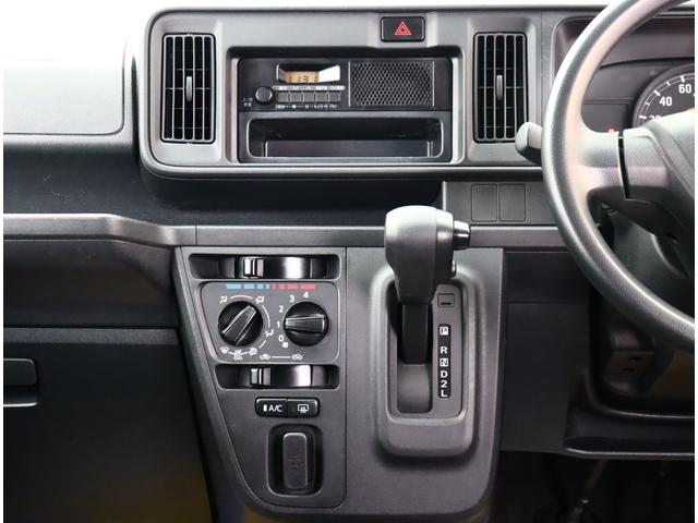 ハイゼットカーゴ クルーズＳＡＩＩＩ　ビジネスパック　ＥＴＣ　キーレス　衝突軽減ブレーキ　オートハイビーム　クリアランスソナー　オーバーヘッドコンソール　ＬＥＤヘッド　社外アルミ（12枚目）