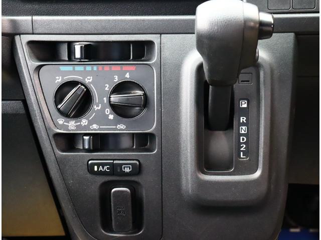 ハイゼットカーゴ クルーズＳＡＩＩＩ　ビジネスパック　ＥＴＣ　キーレス　衝突軽減ブレーキ　オートハイビーム　クリアランスソナー　オーバーヘッドコンソール　ＬＥＤヘッド　社外アルミ（15枚目）