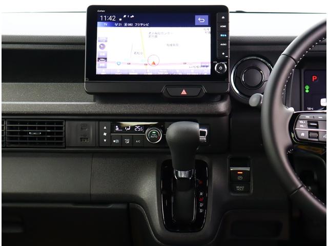 Ｎ－ＢＯＸカスタム ターボコーディネートスタイル　届出済未使用車　９インチホンダコネクトナビ　フルセグＴＶ　ＤＶＤ再生　専用シート　シートヒーター　本革巻ステアリング　バックカメラ　カープレイ対応　コーナーセンサー　踏み間違い軽減　レーダークルーズ（12枚目）