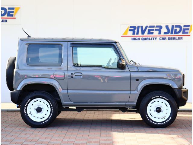 ジムニー 　シーエルリンクパーツ　フロントグリル　１インチアップサス　１６ＡＷ　シートカバー　ロッソモデロマフラー　社外テールランプ　８インチナビ　バックカメラ　ＥＴＣ　フルセグＴＶ　リアスピーカー　前後ドラレコ（5枚目）