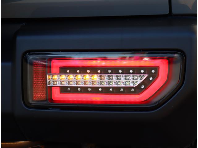 ジムニー 　シーエルリンクパーツ　フロントグリル　１インチアップサス　１６ＡＷ　シートカバー　ロッソモデロマフラー　社外テールランプ　８インチナビ　バックカメラ　ＥＴＣ　フルセグＴＶ　リアスピーカー　前後ドラレコ（17枚目）