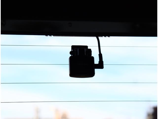 ジムニー 　シーエルリンクパーツ　フロントグリル　１インチアップサス　１６ＡＷ　シートカバー　ロッソモデロマフラー　社外テールランプ　８インチナビ　バックカメラ　ＥＴＣ　フルセグＴＶ　リアスピーカー　前後ドラレコ（30枚目）