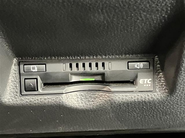 ヤリス Ｘ　ＰＣＳ　横滑り防止装置付き　記録簿有　ワイヤレスキー　バックガイドモニター　盗難防止　サイドエアバック　エアコン　Ｗエアバッグ　パワーウインドウ　ＥＴＣ付き　パワステ　運転席エアバッグ　１オーナー（10枚目）
