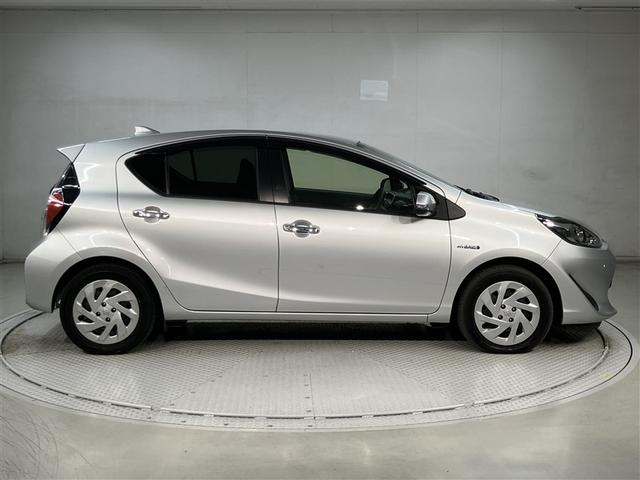 アクア Ｓスタイルブラック　ＡＵＸ端子　バックモニタ－　地デジフルセグ　ナビＴＶ　イモビライザー　ＬＥＤライト　スマートキープッシュスタート　１オーナー　ＥＴＣ付き　Ｗエアバッグ　キーフリ　メモリーナビゲーション　ドラレコ付き（3枚目）