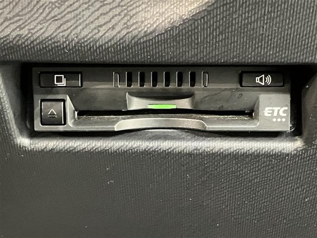 アクア Ｓスタイルブラック　ＡＵＸ端子　バックモニタ－　地デジフルセグ　ナビＴＶ　イモビライザー　ＬＥＤライト　スマートキープッシュスタート　１オーナー　ＥＴＣ付き　Ｗエアバッグ　キーフリ　メモリーナビゲーション　ドラレコ付き（6枚目）