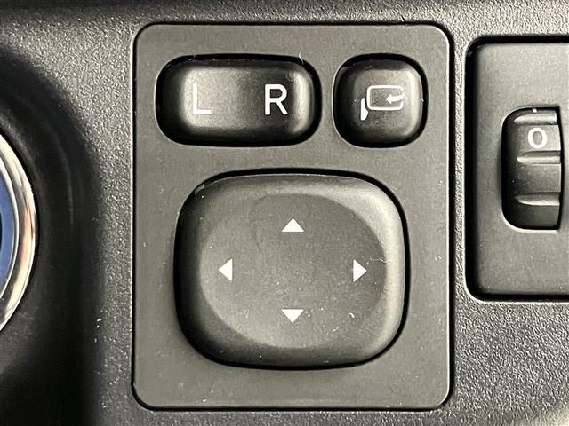 アクア Ｓスタイルブラック　ＡＵＸ端子　バックモニタ－　地デジフルセグ　ナビＴＶ　イモビライザー　ＬＥＤライト　スマートキープッシュスタート　１オーナー　ＥＴＣ付き　Ｗエアバッグ　キーフリ　メモリーナビゲーション　ドラレコ付き（12枚目）