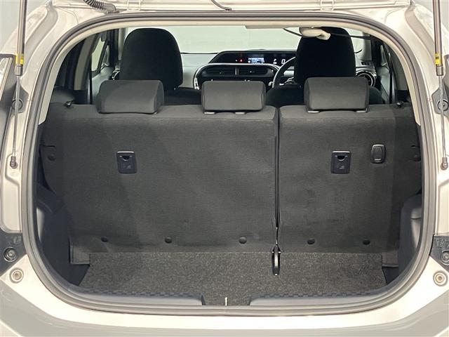 アクア Ｓスタイルブラック　ＡＵＸ端子　バックモニタ－　地デジフルセグ　ナビＴＶ　イモビライザー　ＬＥＤライト　スマートキープッシュスタート　１オーナー　ＥＴＣ付き　Ｗエアバッグ　キーフリ　メモリーナビゲーション　ドラレコ付き（19枚目）