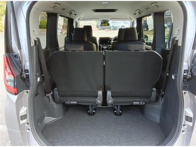 ノア ハイブリッドＧ　パワースライドドア　ＬＥＤヘッドライト　バックモニター　フルセグＴＶ　ミュージックプレイヤー接続可　ＥＴＣ　アルミホイール　３列シート　４ＷＤ　衝突被害軽減システム　ＤＶＤ再生　ＡＣ１００Ｖ（17枚目）