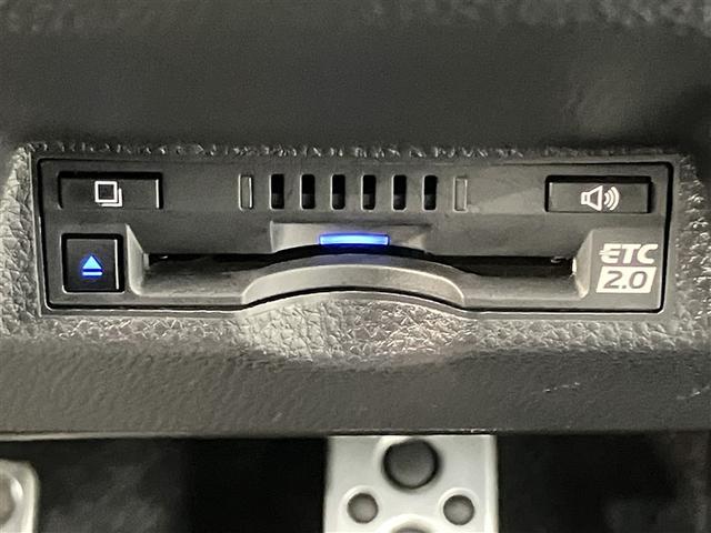 ＧＲヤリス ＲＺ　ハイパフォーマンス　１オーナ　地デジ　Ｉストップ　ＬＥＤヘッド　ナビ＆ＴＶ　盗難防止システム　バックガイドモニター　ＡＷＤ　フルオートエアコン　横滑り防止装置付き　アクティブクルーズコントロール　スマートキ－　ＡＢＳ付き（8枚目）