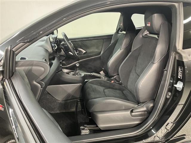 ＧＲヤリス ＲＺ　ハイパフォーマンス　１オーナ　地デジ　Ｉストップ　ＬＥＤヘッド　ナビ＆ＴＶ　盗難防止システム　バックガイドモニター　ＡＷＤ　フルオートエアコン　横滑り防止装置付き　アクティブクルーズコントロール　スマートキ－　ＡＢＳ付き（19枚目）