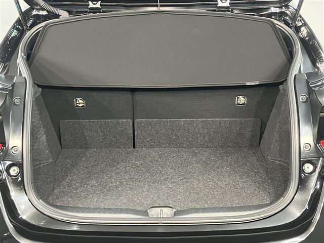 ＧＲヤリス ＲＺ　ハイパフォーマンス　１オーナ　地デジ　Ｉストップ　ＬＥＤヘッド　ナビ＆ＴＶ　盗難防止システム　バックガイドモニター　ＡＷＤ　フルオートエアコン　横滑り防止装置付き　アクティブクルーズコントロール　スマートキ－　ＡＢＳ付き（21枚目）