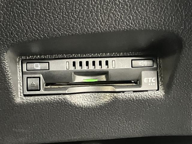 プリウス Ｓツーリングセレクション　エアバック　Ｂモニ　ＬＥＤヘッド　イモビ　オートクルーズ　横滑り防止　サイドエアバック　ＥＴＣ　スマートキー　メモリ－ナビ　助手席エアバック　ナビＴＶ　ＡＢＳ　ＡＷ　フルオートエアコン　ワンセグ（8枚目）