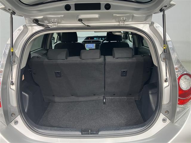 アクア Ｓ　キーレスエントリ　ナビ＆ＴＶ　オートエアコン　デュアルエアバック　ＥＳＣ　Ｂカメラ　パワーウィンドウ　ＡＵＸ端子　ＳＲＳ　ワンセグＴＶ　パワーステアリング　ＡＢＳ　メモリーナビ（12枚目）