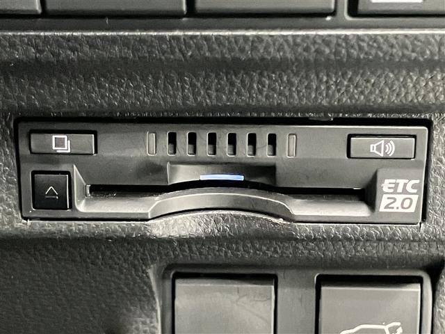 カローラクロス Ｚ　ムーンルーフ　エアロ　横滑り防止機能　盗難防止装置　メモリナビ　ドラレコ付　バックガイドモニター　クルーズコントロール　地デジ　エアバッグ　キーフリーシステム　パワ－シ－ト　ＡＡＣ　ＥＴＣ車載器　ＡＷ（9枚目）