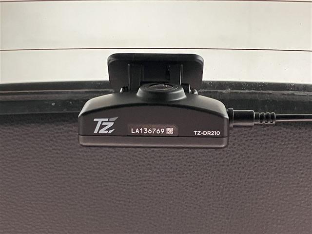 カローラクロス Ｚ　ムーンルーフ　エアロ　横滑り防止機能　盗難防止装置　メモリナビ　ドラレコ付　バックガイドモニター　クルーズコントロール　地デジ　エアバッグ　キーフリーシステム　パワ－シ－ト　ＡＡＣ　ＥＴＣ車載器　ＡＷ（11枚目）