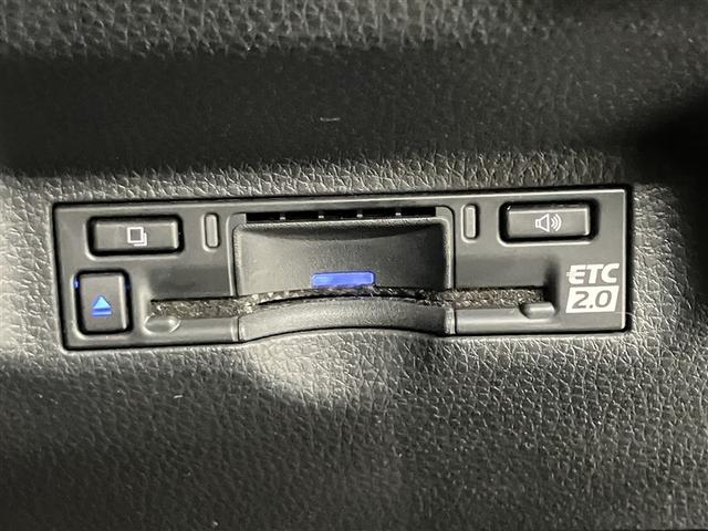 シエンタ ハイブリッドＺ　ＴＳＳ　エアバック　キーレスエントリー　ナビＴＶ　イモビライザー　バックモニター　ＬＥＤヘッドライト　ＥＴＣ車載器　横滑り防止　スマートキー　オートエアコン　サイドエアバッグ　ＷＳＲＳ　３列シート（9枚目）