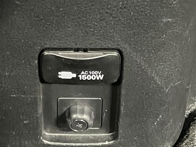 アクア Ｘ　テレビ　踏み間違い防止　１００Ｖ　イモビ　フルセグ　点検記録簿　ＬＥＤヘッドライト　スマートキー　横滑り防止機能　キーレスエントリー　ワンオーナー　オートクルーズ　オートエアコン　ＥＴＣ　ＡＢＳ（11枚目）