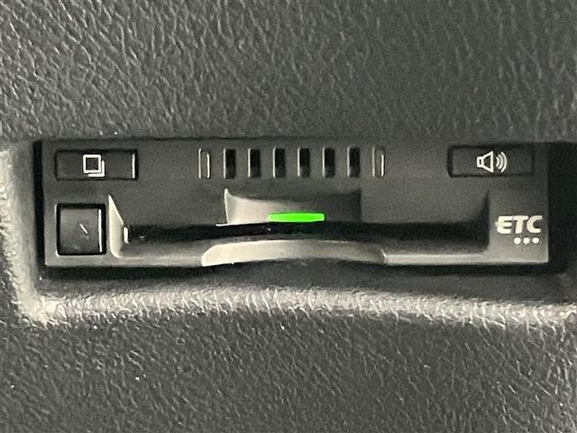 シエンタ Ｇ　クエロ　軽減ブレーキ　両側自動ドア　Ｉストップ　後カメラ　ワンオーナー車　デュアルエアバック　パワーウィンドウ　フルオートエアコン　ウォークスルー　ＬＥＤヘッド　ナビ＆ＴＶ　スマキー　ＶＳＣ　３列　キーレス（9枚目）