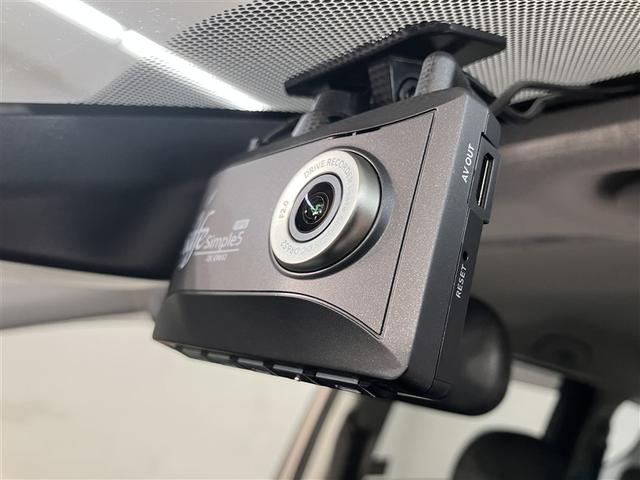 シエンタ Ｇ　クエロ　軽減ブレーキ　両側自動ドア　Ｉストップ　後カメラ　ワンオーナー車　デュアルエアバック　パワーウィンドウ　フルオートエアコン　ウォークスルー　ＬＥＤヘッド　ナビ＆ＴＶ　スマキー　ＶＳＣ　３列　キーレス（10枚目）