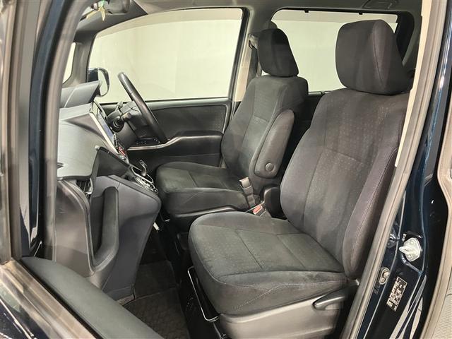 ヴォクシー ハイブリッドＶ　横滑防止装置　リアカメラ　エアバック　パワーウインドウ　ＡＷ　メモリナビ　ドラレコ付き　パワステ　ＬＥＤライト　盗難防止　ＤＶＤ再生機能　ナビＴＶ　リモコンキー　Ｗエアバッグ　ＥＴＣ　ＡＢＳ　３列（16枚目）