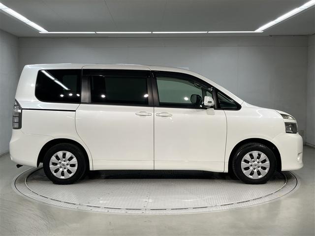 ヴォクシー X Lエディション 地デジテレビ WSRS ナビ・TV バックモニタ- 3列シート メモリーナビ パワーステアリング ABS DVD パワーウインドウ ウォークスルー 運転席エアバッグ キーレスエントリ 両側パワスラドア(3枚目)