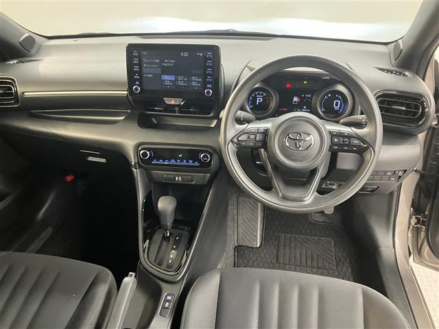 ヤリス Ｇ　プリクラッシュブレーキ　バックガイドモニター　メモリナビ　オートエアコン　クルーズコントロール　整備記録簿　ナビ　ＬＥＤヘッドライト　横滑り防止機能　サイドエアバック　エアバッグ　ＡＢＳ　ＥＴＣ（5枚目）