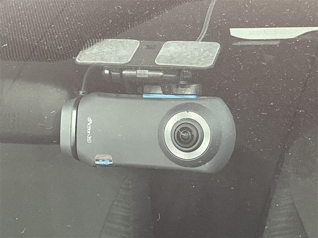 ヤリス ハイブリッドＺ　キーフリーシステム　ＡＣ１００Ｖ　デュアルエアバック　ナビ　ドラレコ付　記録簿有　ＡＷ　ＬＥＤライト　スマートキ　ＶＳＣ　ＥＴＣ付き　エアコン　クルコン　カーテンエアバック　ＡＢＳ　パワステ　衝突回避（11枚目）